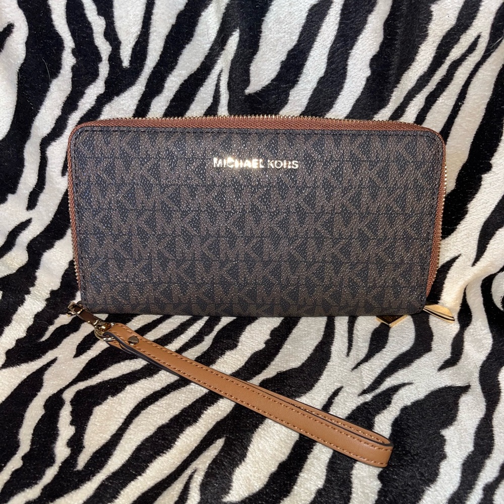 Michael Kors Monogram Jet Set Large Wallet